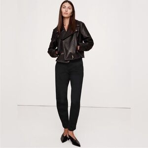 NWT! Banana Republic The Weekender Black Barrel-Leg Pant - Size 8 Long 💎